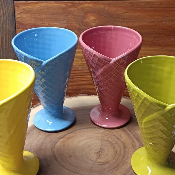 4 bright colorful ice cream sundae dishes. Ceramic - Picture 3 of 4